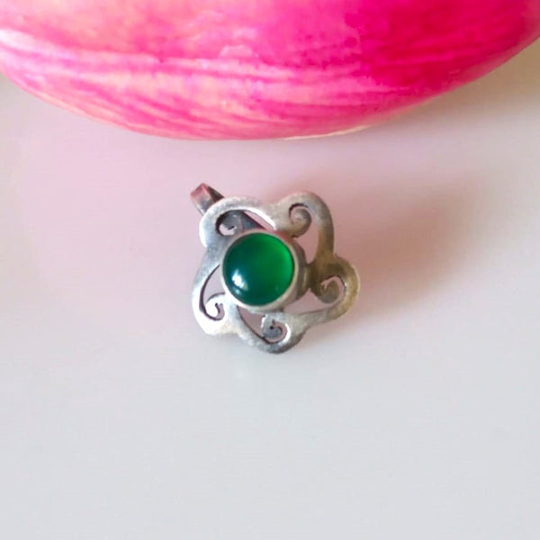 Handmade Pure Silver Uncut Emerald Nose Pin ( Non - Pierced ) - Enumu