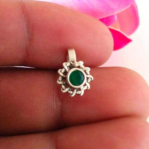 92.5 Pure Silver Emerald Nose Pin ( Non - Pierced ) - Enumu