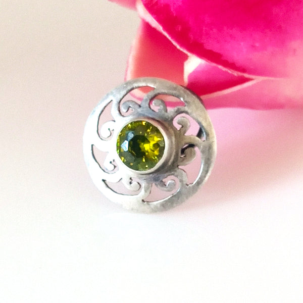 92.5 Pure Silver Peridot Nose Pin ( Non - Pierced ) - Enumu