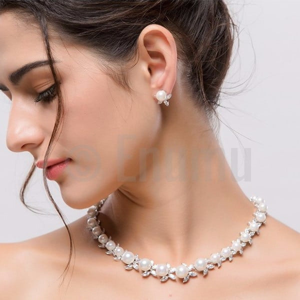 Traditional and trendy pearl necklace sets in rubies