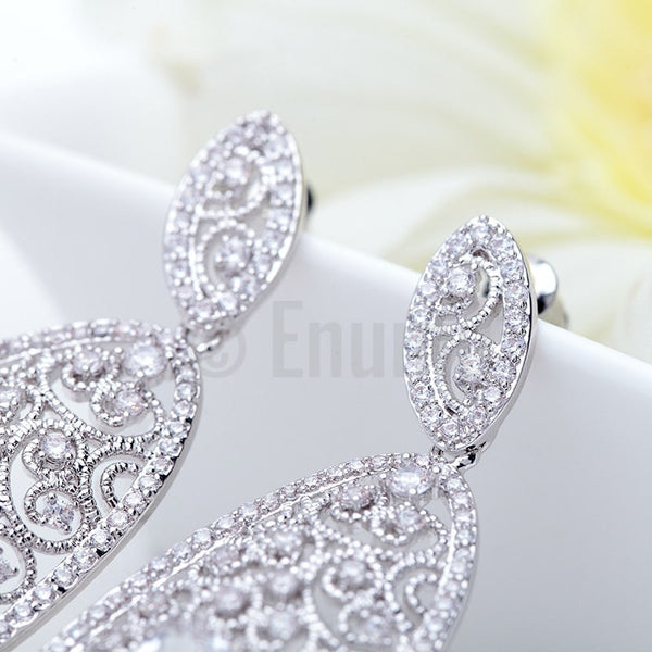 Grand Swiss Zircon Dangle Earrings - Enumu