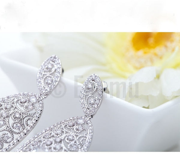 Grand Swiss Zircon Dangle Earrings - Enumu