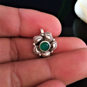 Handmade Pure Silver Green Nose Pin - Enumu