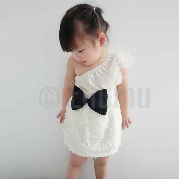 White and Black Off shoulder dress - Enumu